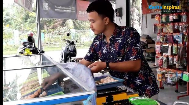 Usai Diterjang Ombak, Mantan Nelayan Ini Pilih Jualan Jajanan