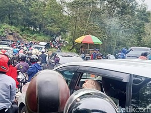 Kerap Macet, Rekayasa Lalin Diterapkan di Jalur Dieng Saat Libur Nataru