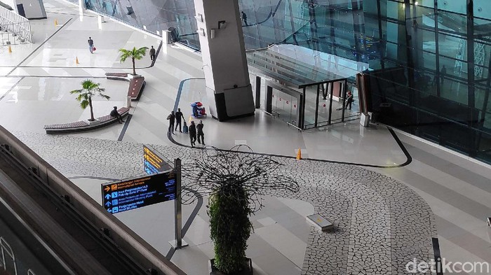 Mulai 1-14 Januari 2021, warga negara asing (WNA) dilarang masuk Indonesia. Begini kondisi di Terminal 3 Bandara Soekarno Hatta, Tangerang, Jumat (1/1/2021).