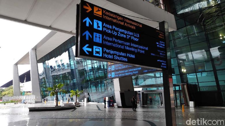 Mulai 1-14 Januari 2021, warga negara asing (WNA) dilarang masuk Indonesia. Begini kondisi di Terminal 3 Bandara Soekarno Hatta, Tangerang, Jumat (1/1/2021).