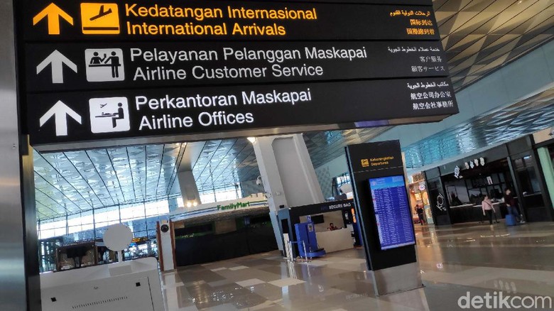 WNA Dilarang Masuk RI, Begini Kondisi di Bandara Soetta Mulai 1-14 Januari 2021, warga negara asing (WNA) dilarang masuk Indonesia. Begini kondisi di Terminal 3 Bandara Soekarno Hatta, Tangerang, Jumat (1/1/2021).