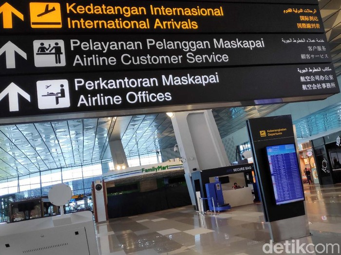 Mulai 1-14 Januari 2021, warga negara asing (WNA) dilarang masuk Indonesia. Begini kondisi di Terminal 3 Bandara Soekarno Hatta, Tangerang, Jumat (1/1/2021).