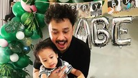 Namanya dikenal lewat band Nidji. Kini Giring lebih banyak menjalani waktunya bersama keluarga, dan karirnya di bidang politik. Foto: Instagram @giring