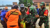 Sementara warga yang terdampak dipindahkan ke tempat yang lebih aman.