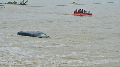 Tanggul Jebol, Puluhan Rumah di Kudus Terendam Banjir