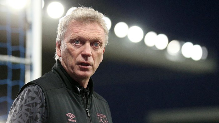 LIVERPOOL, ENGLAND - JANUARY 01: West Ham United Manager, David Moyes looks on prior to the Premier League match between Everton and West Ham United at Goodison Park on January 01, 2021 in Liverpool, England. The match will be played without fans, behind closed doors as a Covid-19 precaution. (Photo by Alex Pantling/Getty Images)