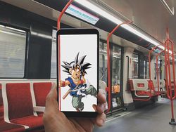 Keren! Karakter Ikonik Menyatu dengan Kehidupan Nyata Pakai Ponsel