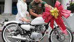 So Sweet, Ridwan Kamil Hadiahi Bu Cinta Motor Custom