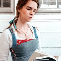 Kari asal Inggris mengaku sudah dibilang mirip dengan Emma Watson sejak berusia 12 tahun. Ketika itu, ia baru pulang dari kantor pos lalu mendapati beberapa gadis meneriakkan nama Hermione. Foto: Instagram @kariellex