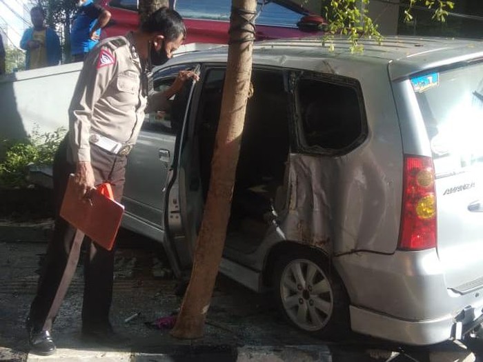 Kecelakaan lalu lintas yang menelan satu korban jiwa, yakni petugas kebersihan di Makassar