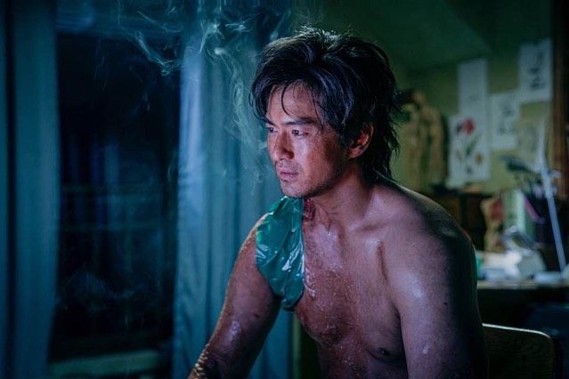 Lee Jin Wook meramaikan akhir tahun 2020 lewat perannya dalam drama Korea Sweet Home. Aktor kelahiran 16 September 1981 itu punya sederet karya lain yang tak kalah seru lho!