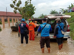 Tanggul Sungai Gelis Kudus Jebol, Puluhan Rumah Warga Kebanjiran