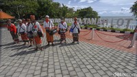 Para fotografer ini berharap wisatawan bisa datang dengan memperhatikan protokol kesehatan. Mereka juga berharap teman-teman dari luar kota datang liburan ke Bali, khususnya Tanah Lot.