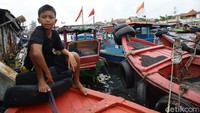 Selain itu, harus melakukan pendataan dan pemerataan terkait nelayan kecil agar tidak menumpuk di suatu daerah untuk mencegah terjadinya overfishing, overexploited, dan konflik nelayan. Jangan sampai tujuannya menyejahterakan tetapi hasilnya malah menyusahkan.