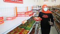 Ayo belanja produk UKM, ujar Khofifah. Ia sangat mendukung usaha kecil yang dijalani warga. Tak jarang, ia juga mempromosikan produk lewat media sosialnya. Foto: instagram @khofifah.ip