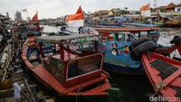 Sebelum adanya UU Cipta Kerja, terminologi nelayan kecil menurut UU 45 tahun 2009 Pasal 1 ayat 11 adalah orang yang mata pencahariannya melakukan penangkapan ikan untuk memenuhi kebutuhan hidup sehari-hari yang menggunakan kapal perikanan berukuran paling besar 5 gross ton (GT). Dalam pasal ini jelas secara tertulis bahwa nelayan yang menggunakan kapal perikanan di atas 5 GT tidak bisa dibilang sebagai nelayan kecil.