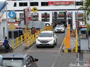 Arus Balik Libur Nataru, Pelabuhan Ketapang Dibanjiri Kendaraan Luar Daerah