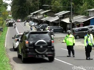 Pemeriksaan Rapid Antigen di Perbatasan Subang-Bandung