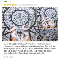 Wah siap-siap deh tuh gebetannya bakal ditimpuk pakai sendal. Ya seenggaknya jadi masih ada gunanya lah ya sandalnya.. Foto: Twitter.com/@txtdariolshop