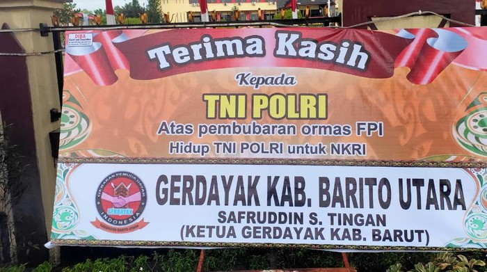 Salah satu karangan bunga ucapan terima kasih kepada TNI/Polri di Mapolda Kalimantan Tengah.