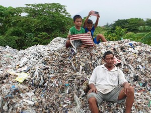 Sampah Plastik Desa Bangun, Antara Sandaran Hidup dan Ancaman
