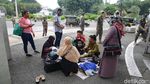 Satpol PP Bubarkan Kerumunan di Taman Pandang