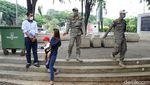 Satpol PP Bubarkan Kerumunan di Taman Pandang