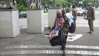Usai ditegur, para pedagang ini langsung membubarkan diri.