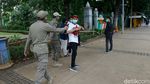 Satpol PP Bubarkan Kerumunan di Taman Pandang