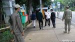 Satpol PP Bubarkan Kerumunan di Taman Pandang