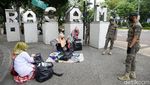 Satpol PP Bubarkan Kerumunan di Taman Pandang