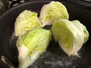 Selada Panggang Butter, Ide Baru Bikin Selada yang Gurih Enak
