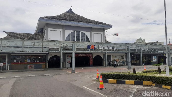 Arus balik libur tahun baru 2021 ke wilayah Bandung diprediksi terjadi besok, Minggu (3/1/2020) lewat jalur kereta di wilayah Daop 2 Bandung.