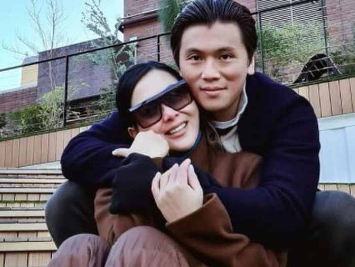 Momen Syahrini Dimajakan Makanan Mewah oleh Reino Barack