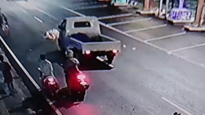 Tabrak lari tewaskan seorang remaja di Kudus City Walk terekam kamera CCTV, Kamis (31/12/2020).