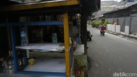 Pemerintah juga melarang semua kegiatan Front Pembela Islam. Pemerintah mengatakan FPI kini tidak memiliki legal standing sebagai organisasi kemasyarakatan (ormas).