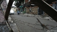 Pasca dibubarkannya Ormas Front Pembela Islam ( FPI) oleh Pemerintah, kini suasana di Jalan Petamburan, Jakarta, Sabtu (02/01/2021), yang merupakan markas FPI terlihat sepi.