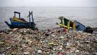 Peneliti Lembaga Ilmu Pengetahian Indonesia (LIPI) memprediksi, pesisir Jakarta akan terus terpapar sampah hingga Februari 2021 mendatang.