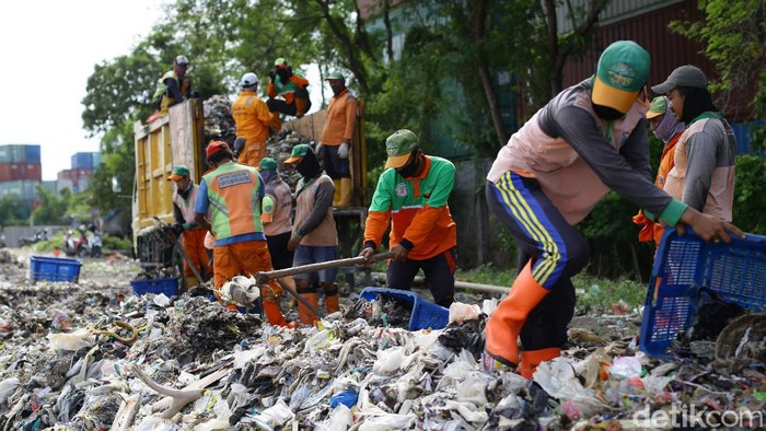 Peneliti Lembaga Ilmu Pengetahian Indonesia (LIPI) memprediksi, pesisir Jakarta akan terus terpapar sampah hingga Februari 2020 mendatang.