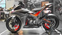 Dikutip dari MotoSaigon, motor konsep itu dinamakan Yamaha F155. Produk ini dibuat langsung di Jepang dengan total biaya produksi mencapai 100.000 USD atau setara dengan Rp 1,4 miliar. Tentunya itu merupakan sebuah angka yang fantastis untuk ukuran motor bebek prototipe. Lalu seperti apa tampilan motor ini?. Foto: Motosaigon