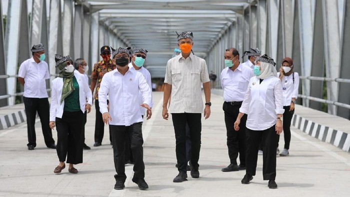 3 Menteri dan Ganjar Resmikan Jembatan