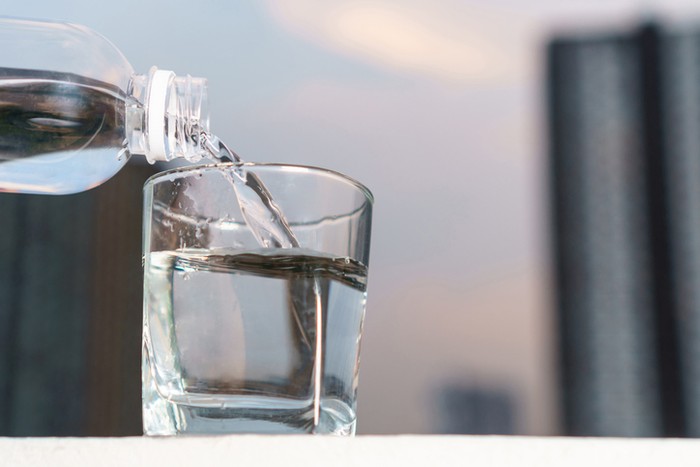 7 Cara Minum Air Agar Kebutuhan Air Harian Terpenuhi 7 Cara Minum Air Agar Kebutuhan Air Harian Terpenuhi