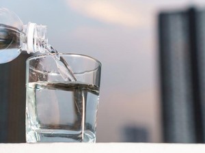 Minum 5 Liter Air Biar Nggak Kena COVID-19, Pria Ini Malah Dirawat di ICU