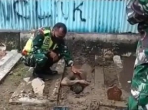 Mengaku Dapat Bisikan, Wawan Gali Lubang Lalu Kubur Diri Hidup-hidup