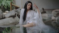 Wanita yang hobi gambar dan main game itu mengaku bukan tipe orang yang boros ketika tidak punya uang. Dia menceritakan bagaimana memulai semuanya dari nol untuk bisa sampai sekarang, dari yang tidak punya apa-apa sampai bisa memiliki apapun dari jadi cosplayer untuk memenuhi kebutuhannya. Istimewa/Dok. Lola Zieta.  