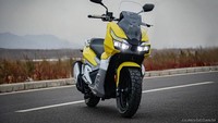Rupanya kepopuleran Honda ADV 150 telah membuat pabrikan otomotif China tertarik dan membuat kloningannya. Dan baru-baru ini kembaran Honda ADV 150 muncul di China dengan nama yang mirip, yakni Dayang ADV150. Foto: newmotor