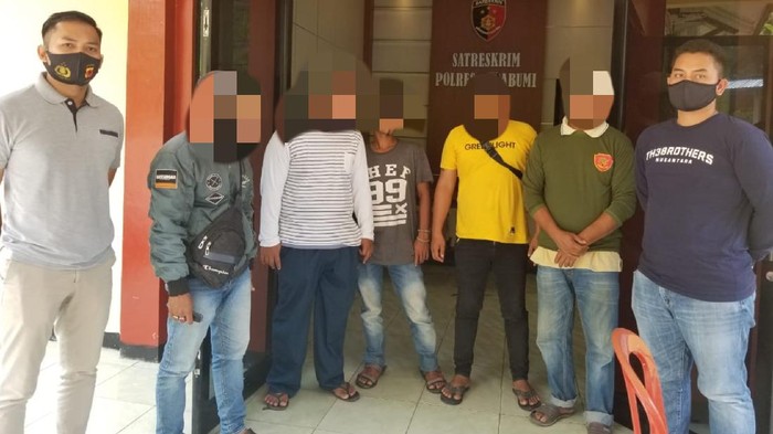 Diduga pelaku pungli di Sukabumi ditangkap polisi.