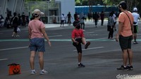 Kawasan GBK kerap jadi destinasi pilihan bagi warga untuk berolahraga saat Minggu pagi.