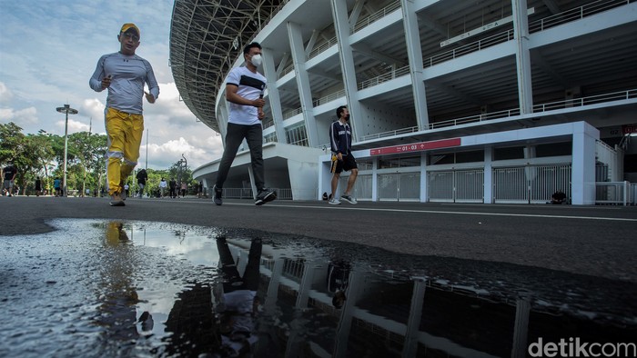 Kawasan GBK kerap jadi destinasi pilihan bagi warga yang hendak berolahraga. Meski dibatasi guna cegah Corona, sejumlah warga tetap antusias berolahraga di sana