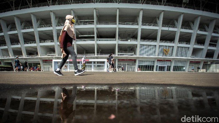 Hiruk-Pikuk Warga Jakarta Antusias Berolahraga di GBK Kawasan GBK kerap jadi destinasi pilihan bagi warga yang hendak berolahraga. Meski dibatasi guna cegah Corona, sejumlah warga tetap antusias berolahraga di sana